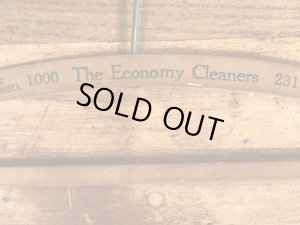 アメリカのクリーニング店で使用されていたビンテージ木製ハンガー