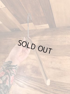 アメリカのクリーニング店で使用されていたアンティークの木製ハンガー