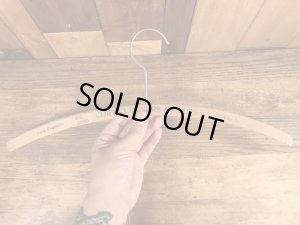 アメリカのクリーニング店で使用されていたビンテージ木製ハンガー