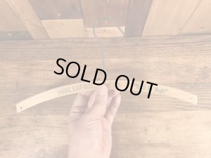 アメリカのクリーニング店で使用されていたビンテージ木製ハンガー