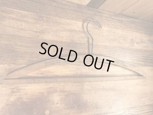 アメリカのクリーニング店で使用されていたビンテージ木製ハンガー