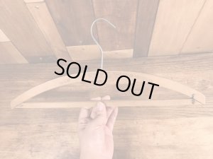 アメリカのクリーニング店で使用されていたビンテージ木製ハンガー