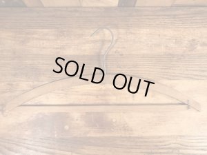 アメリカのアドバタイジング物のアンティークのウッドハンガー