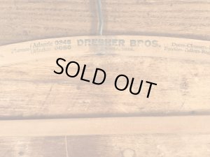 アメリカのクリーニング店で使用されていたビンテージ木製ハンガー