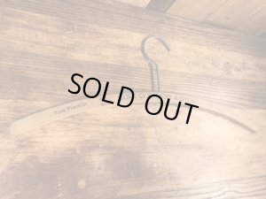 アメリカのクリーニング店で使用されていたビンテージ木製ハンガー