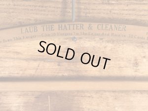 アメリカのクリーニング店で使用されていたビンテージ木製ハンガー