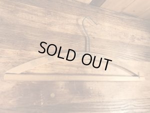 アメリカのクリーニング店で使用されていたビンテージ木製ハンガー