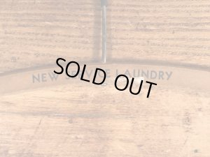 アメリカの企業物のアンティークのウッドハンガー