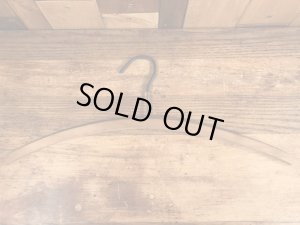 アメリカのクリーニング店で使用されていたビンテージ木製ハンガー