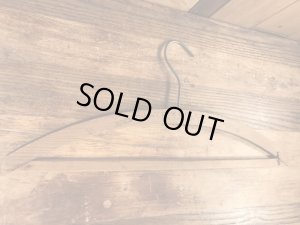 アメリカのクリーニング店で使用されていたビンテージ木製ハンガー