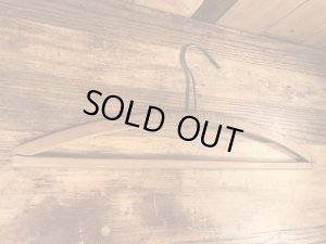 アメリカのクリーニング店で使用されていたビンテージ木製ハンガー