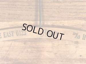 アメリカのクリーニング店で使用されていたビンテージ木製ハンガー