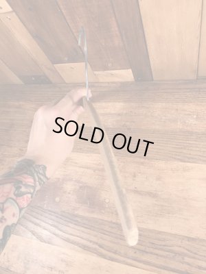 アメリカのクリーニング店で使用されていたアンティークの木製ハンガー