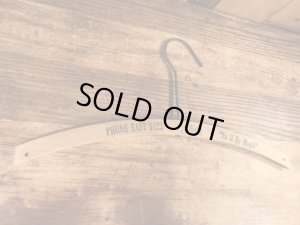 アメリカのクリーニング店で使用されていたビンテージ木製ハンガー