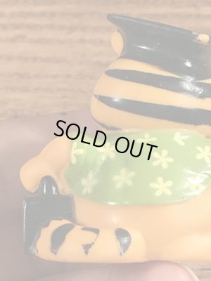 ガーフィールドの卒業生のビンテージソフビ人形