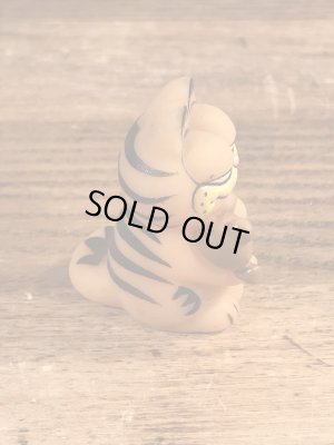 ガーフィールドがポーキーを抱いているビンテージフィギュア