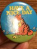 ガーフィールドのHave A Nice Dayのメッセージが書かれたビンテージ缶バッジ