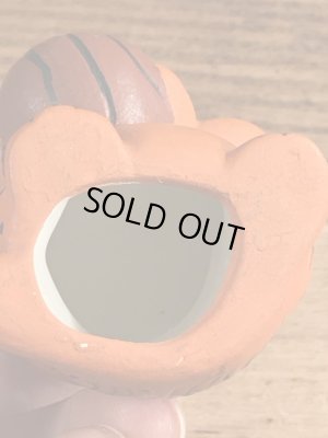 バスケットボールのガーフィールドのビンテージ陶器フィギュア