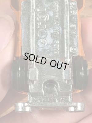 ルーニーテューンズのバッグスバニーのヴィンテージダイキャストミニカー