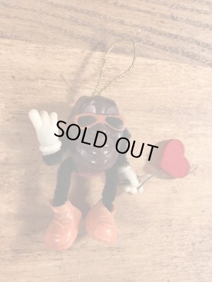 カリフォルニアレーズンのハートを持ったビンテージオーナメントドール