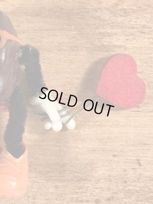 カリフォルニアレーズンのハートを持ったビンテージオーナメントドール