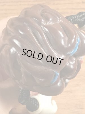 カリフォルニアレーズンに似たビニール製のビンテージドール