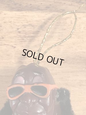 カリフォルニアレーズンのハートを持ったビンテージオーナメントドール