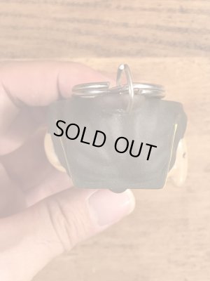 カリフォルニアレーズンズに似たコインケースのヴィンテージキーホルダー