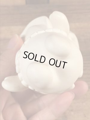 ドゥーボーイの台付きのビンテージソフビ人形