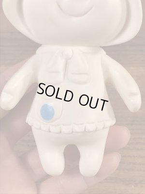 ドゥーボーイの台付きのビンテージソフビ人形