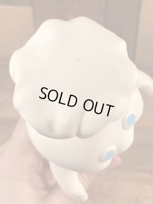 ドゥーボーイの台付きのヴィンテージビニールドール