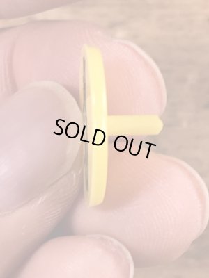 アドバタイジングキャラクターのミスターピーナッツのヴィンテージプラスチックピン