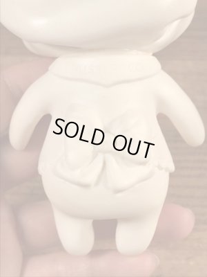 ドゥーボーイの台付きのビンテージソフビ人形