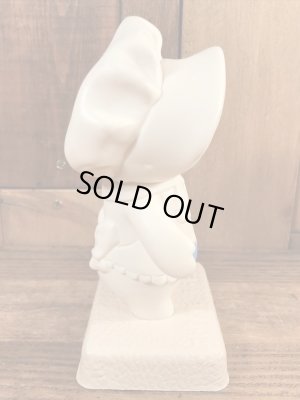 ドゥーボーイの台付きのビンテージソフビ人形