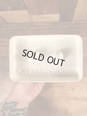 ドゥーボーイの台付きのヴィンテージビニールドール