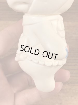 ドゥーボーイの台付きのビンテージソフビ人形