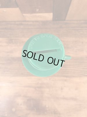 企業キャラクターのミスターピーナッツのビンテージ貯金箱フィギュア