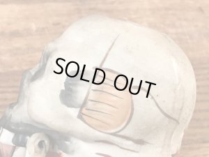 スカルオンブックの顎揺れするビンテージマッチホルダー