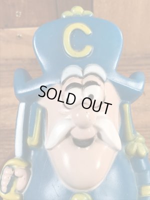 企業キャラクターのキャプテンクランチの貯金箱フィギュア