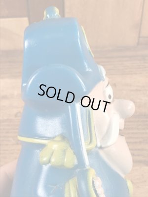 企業キャラクターのキャプテンクランチの貯金箱フィギュア