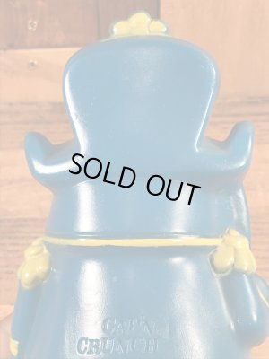 企業キャラクターのキャプテンクランチの貯金箱フィギュア