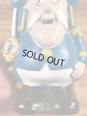 アドバタイジングキャラクターのキャプテンクランチのコインバンクドール