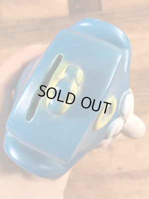 企業キャラクターのキャプテンクランチの貯金箱フィギュア