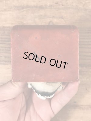 陶器製のスカルオンブックのヴィンテージマッチホルダー