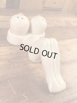 おっぱいの陶器製のビンテージソルト&ペッパー