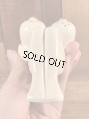 おっぱいが容器になっているヌードのヴィンテージ塩コショウ入れ