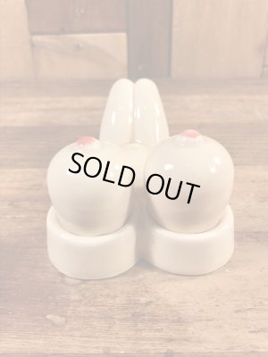 おっぱいが容器になっているヌードのヴィンテージ塩コショウ入れ