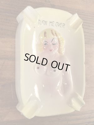 ピンナップガールの陶器製のビンテージ灰皿