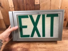 他の写真3: Fiberglass “Exit” Light Up Sign　イグジット　ビンテージ　ライトアップサイン　看板　60〜70年代