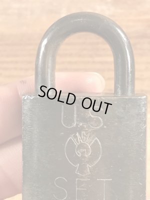 ミリタリー物の真鍮製のビンテージ南京錠